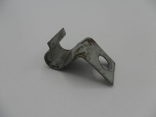 Bracket for fuel hose at zylinder cover, used condition