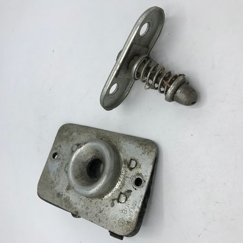 Notchback lock and pin carrier, used condition