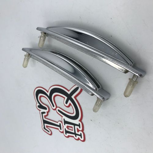 Bezels for fresh air levers, used condition